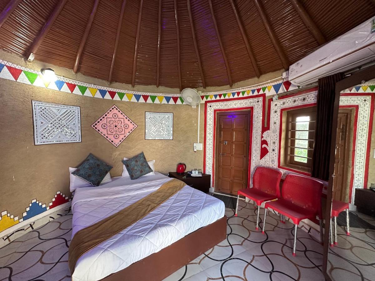 Modhera Sunrise Resort - Tents Bhungas Jungle Restaurants & Candlelight Dining Kalri Екстер'єр фото