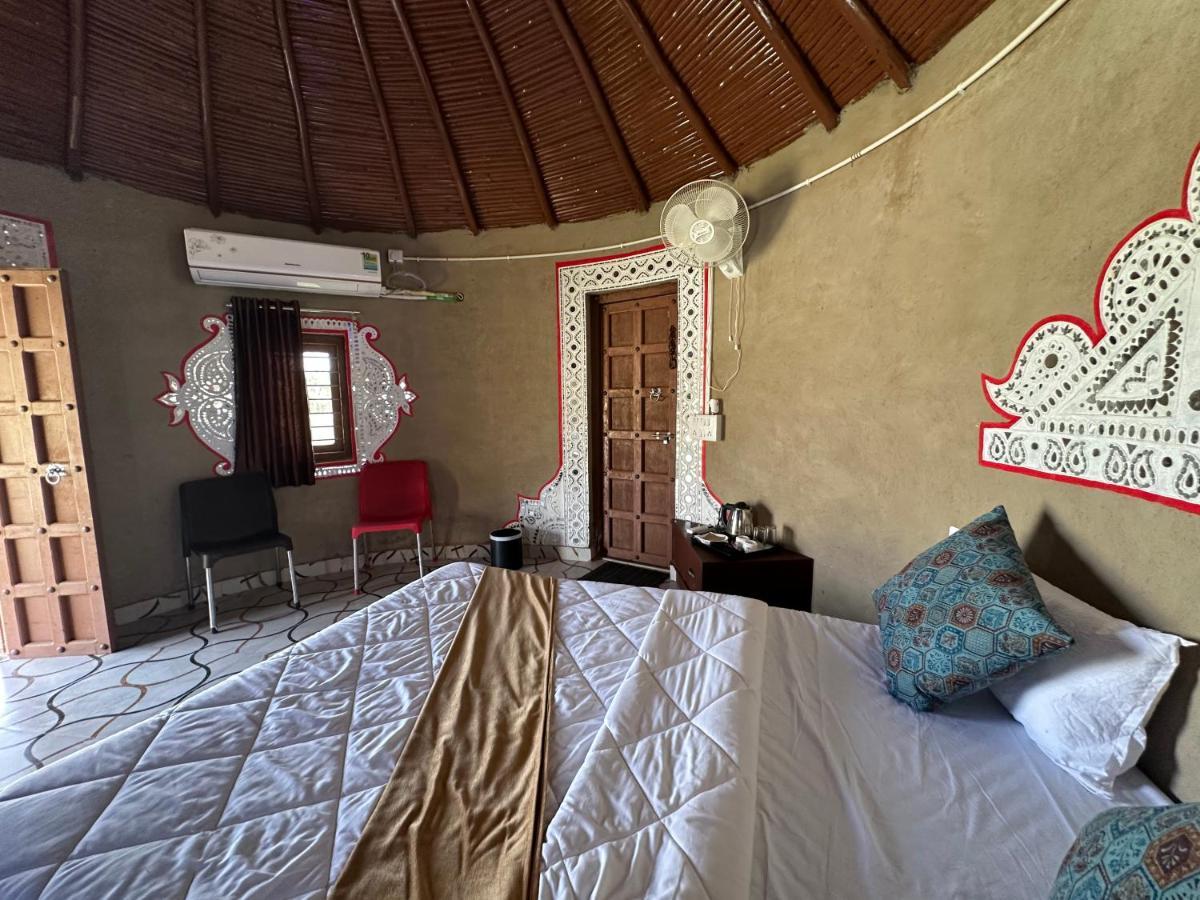 Modhera Sunrise Resort - Tents Bhungas Jungle Restaurants & Candlelight Dining Kalri Екстер'єр фото