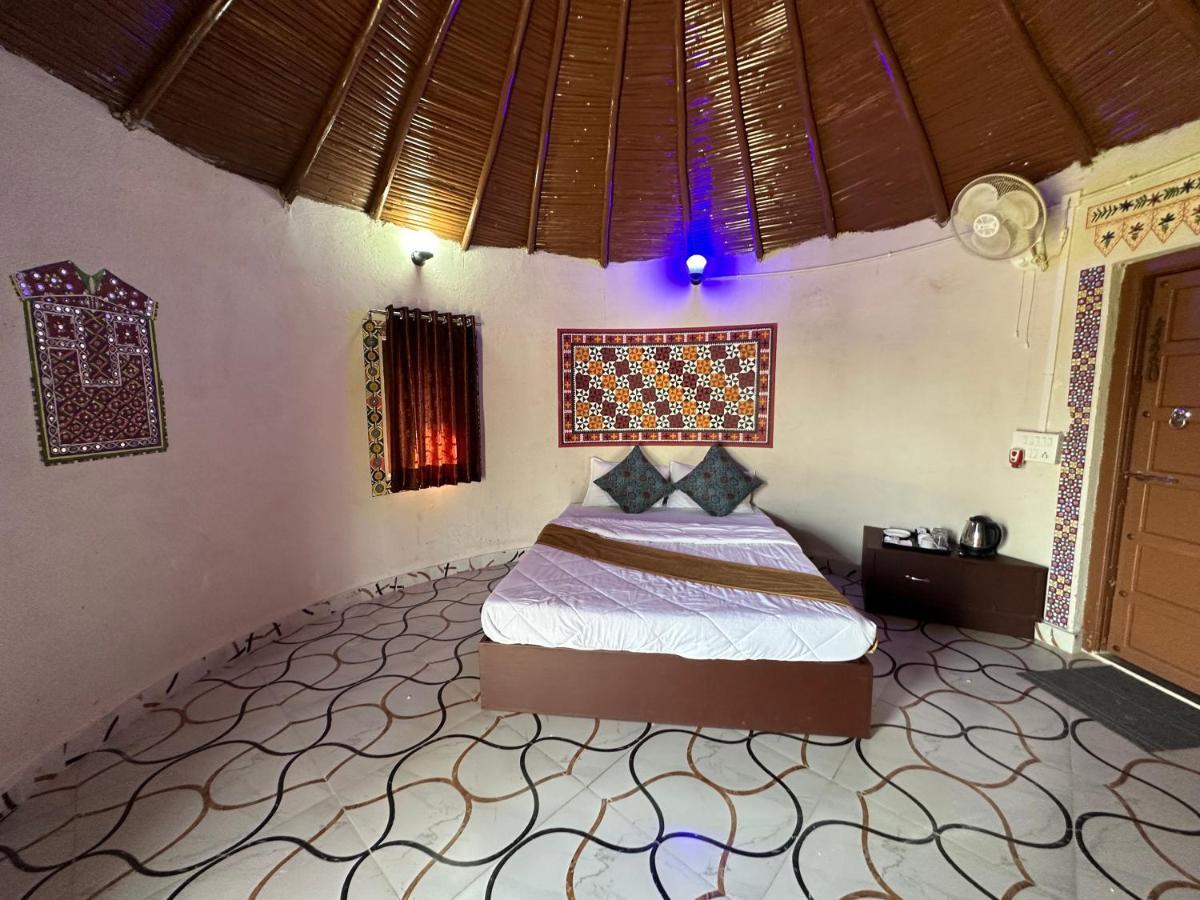 Modhera Sunrise Resort - Tents Bhungas Jungle Restaurants & Candlelight Dining Kalri Екстер'єр фото